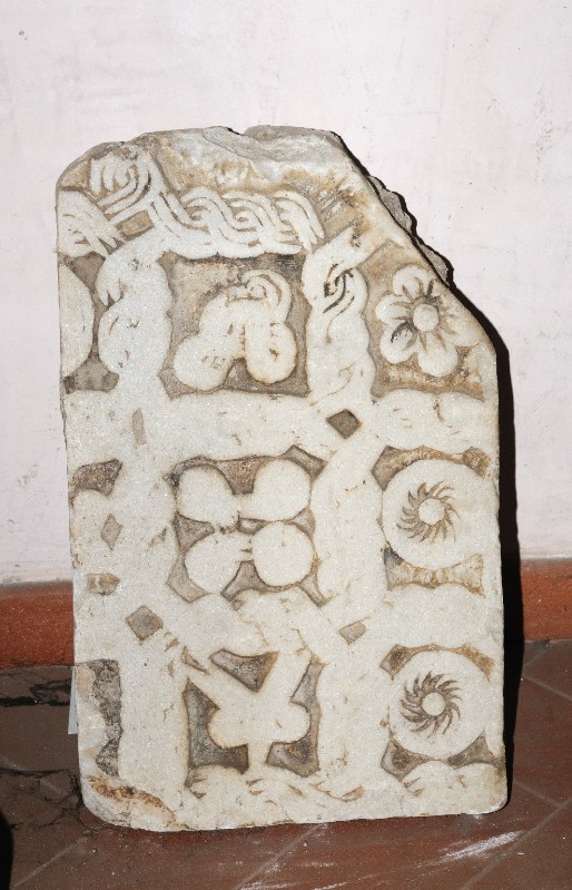 Marmoraio laziale sec. IX, Frammento marmoreo di pluteo inciso