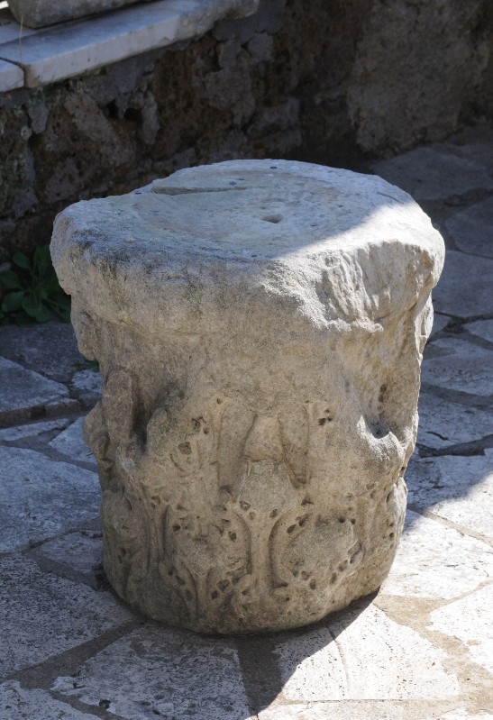 Marmoraio romano sec. III, Capitello