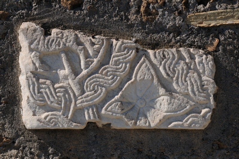 Marmoraio romano sec. IX, Frammento di pluteo con fiore