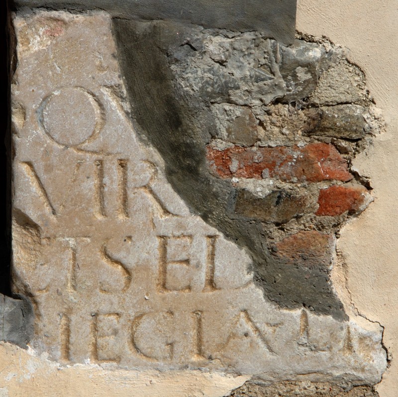 Maestranze romane sec. II, Frammento di lapide sepolcrale