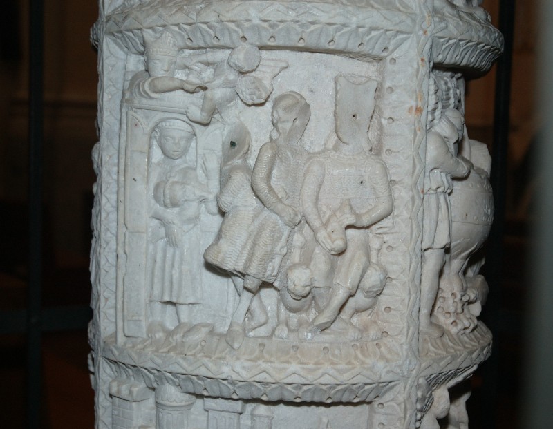 Ambito campano sec. XIII, Bassorilievo con Sant'Erasmo liberato dal carcere