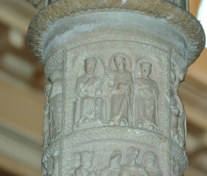 Ambito campano sec. XIII, Bassorilievo con Sant'Erasmo in cattedra e diaconi