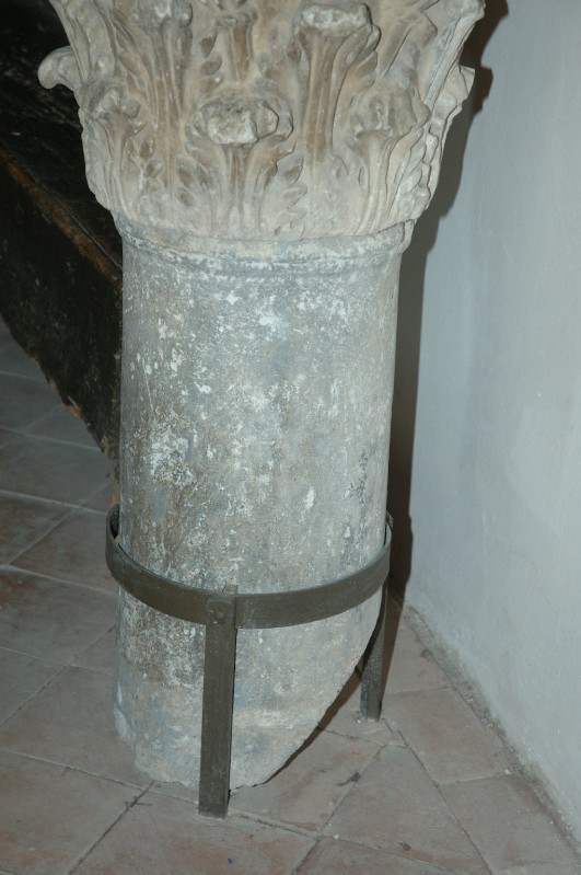 Ambito laziale sec. II, Colonna di acquasantiera a colonna