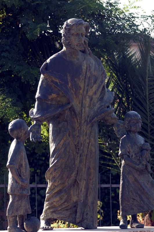 Bannardello S. (2000), Gruppo scultoreo di Gesù Cristo con fanciulli