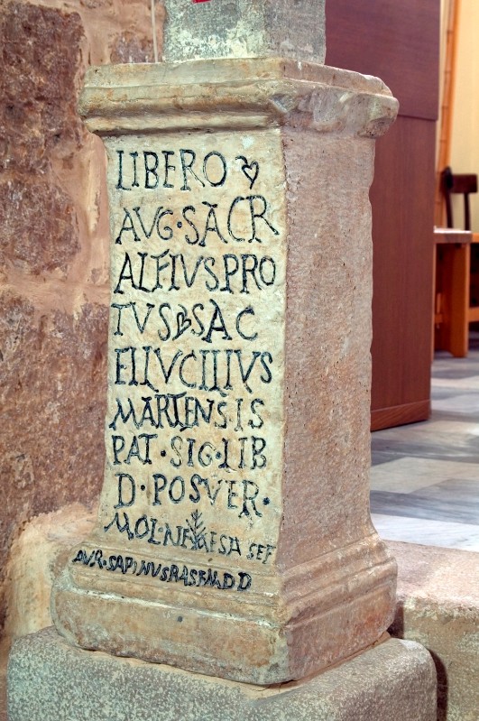 Ambito romano sec. IX, Cippo con iscrizione