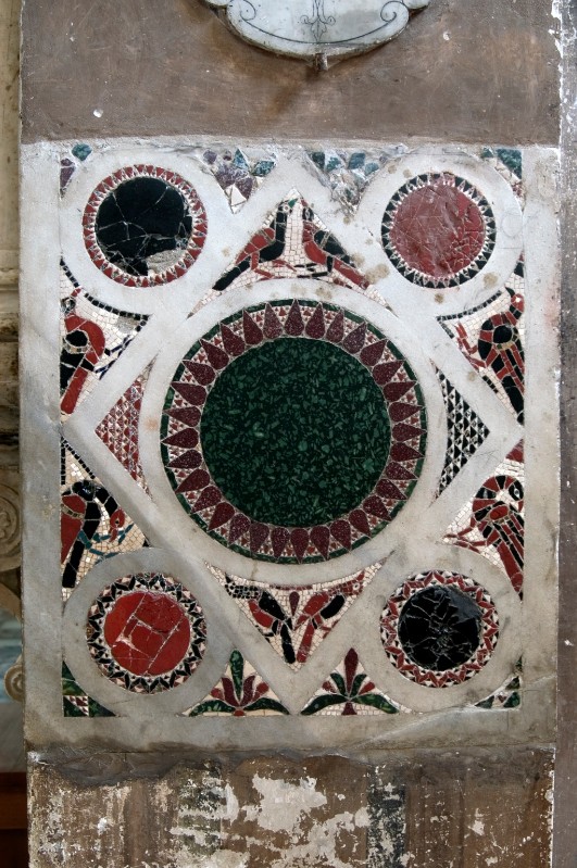 Bott. campana sec. XIII, Frammento pavimentale con uccelli murato a parete