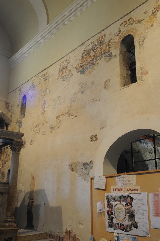 Bott. campana sec. XIII, Decorazioni in affresco della navata destra