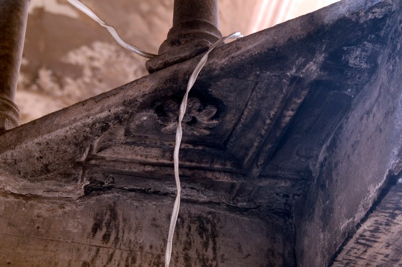 Bott. campana sec. XIII, Lastra angolare sud di copertura del ciborio