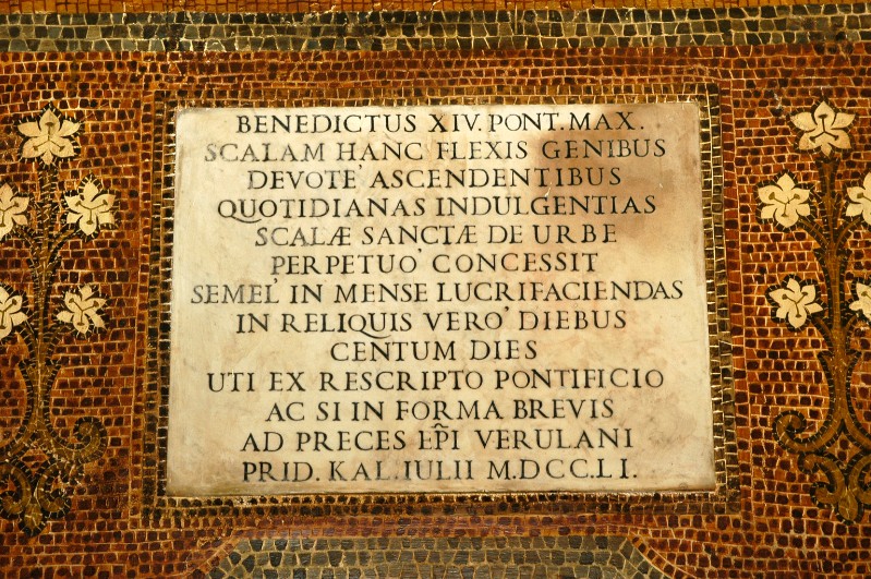 Bottega laziale (1751), Lapide del papa Benedetto XIV