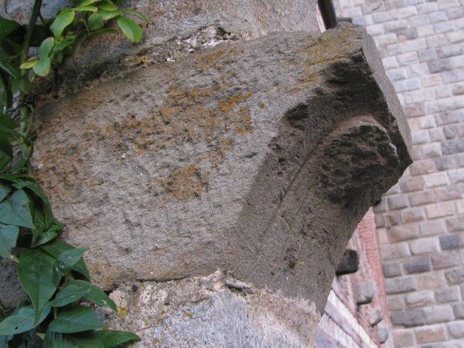 Bottega ligure sec. XII, Capitello con motivo vegetale