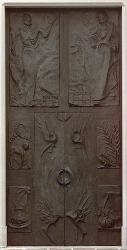Pizio T. (1991), Porta in bronzo