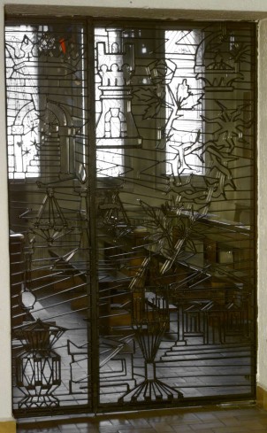 Angelini S.-Ditta Gelmini F.lli (1959-1960), Porta in ferro battuto e vetro