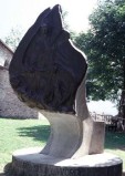 Pizio T. (1990), Monumento commemorativo
