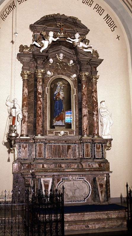 Fantoni G.-F.D. (1776), Altare della Madonna del Rosario