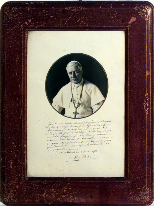 Ambito italiano (1912), Fotografia di Papa Pio X