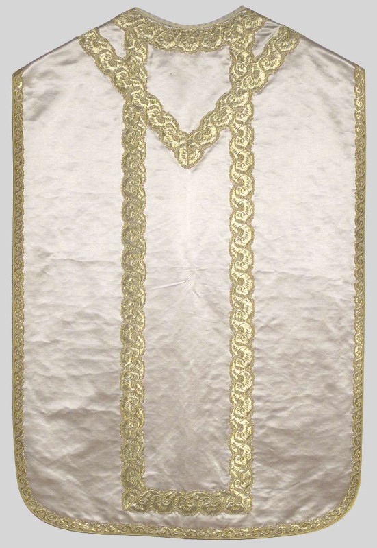 Manifattura italiana sec. XIX, Pianeta bianca in raso di seta ricamato