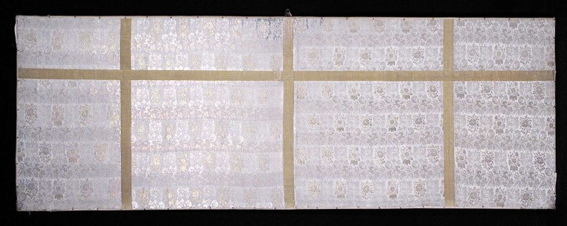 Manifattura italiana sec. XIX, Paliotto mobile bianco in tessuto