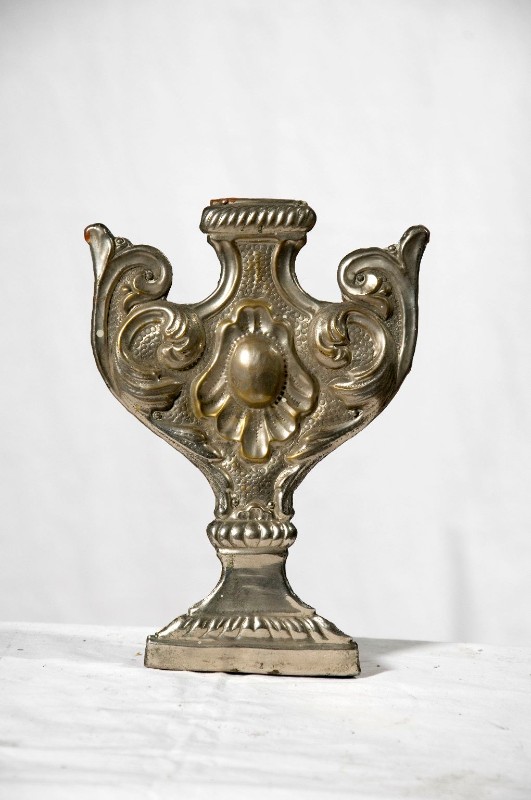 Ambito lombardo sec. XIX, Vaso portapalma cm 19