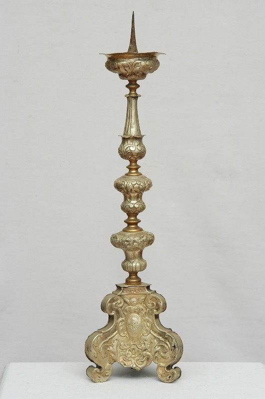 Bott. lombarda (1712), Candeliere medio con iscrizione 4/6