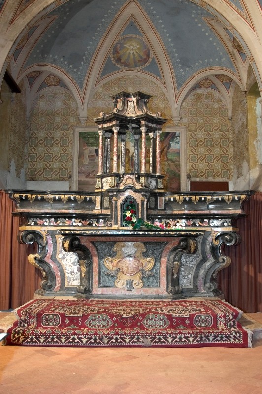 Ambito vigevanese sec. XVIII, Altare maggiore con intarsi policromi
