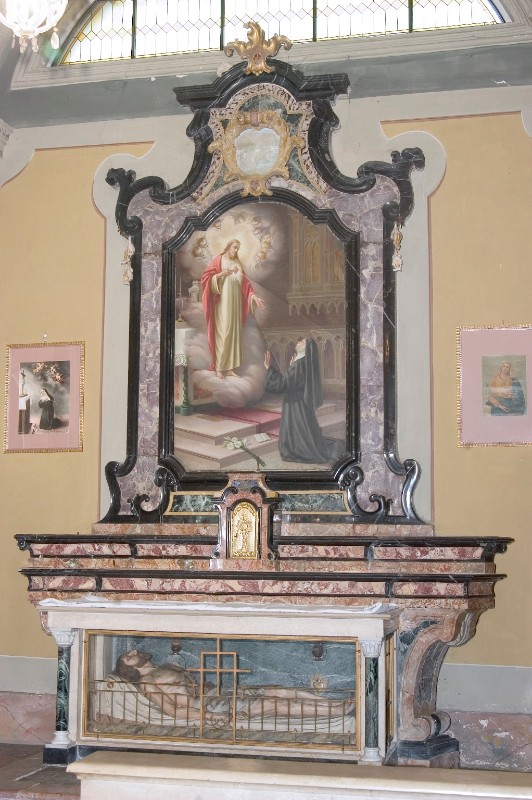 Ambito vigevanese sec. XVIII (1938), Altare con ornato fogliaceo dorato