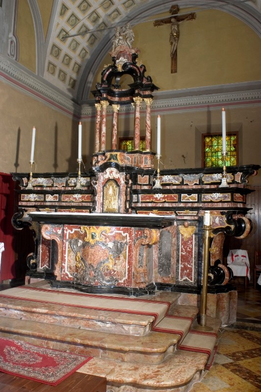 Ambito vigevanese sec. XVIII, Altare maggiore con angioletti in marmo bianco