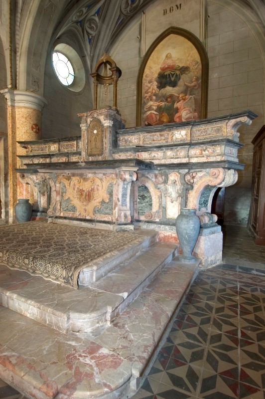 Bottega lombarda sec. XVIII, Altare maggiore con modiglioni in marmo rosso