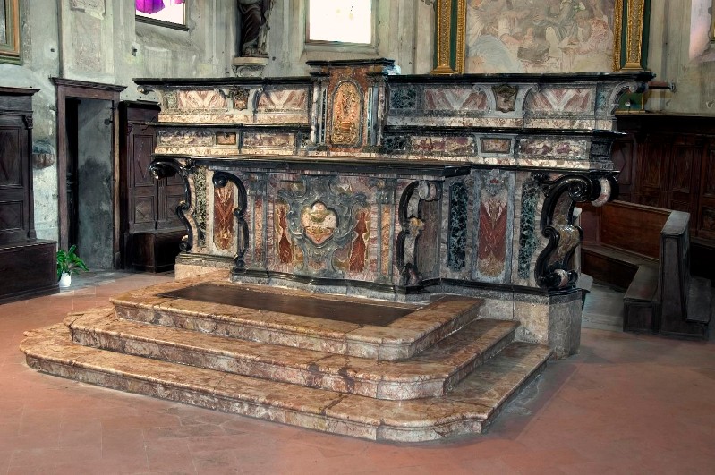 Bottega lombarda sec. XVIII, Altare maggiore con modiglioni in marmo nero
