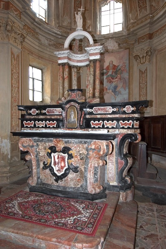 Bottega lombarda sec. XVIII, Altare maggiore in marmo scolpito