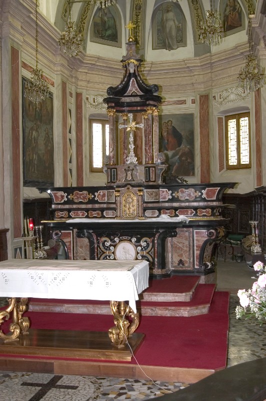 Bottega lombarda sec. XVIII, Altare maggiore con paliotto intarsiato