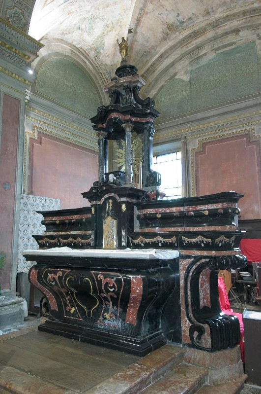 Bottega lombarda sec. XVIII, Altare maggiore in marmo intarsiato