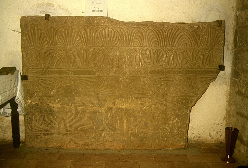 Ambito longobardo sec. VIII-IX, Pluteo con motivi decorativi vegetali