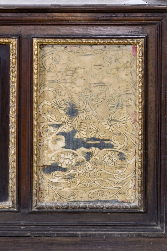 Manif. marchigiana sec. XIX, Pannello di paliotto con motivi floreali 1/2