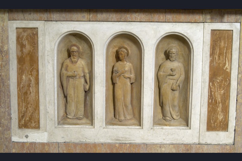 Ambito italiano sec. XX, Altorilievo coi Santi Paolo, Petronilla e Giovanni