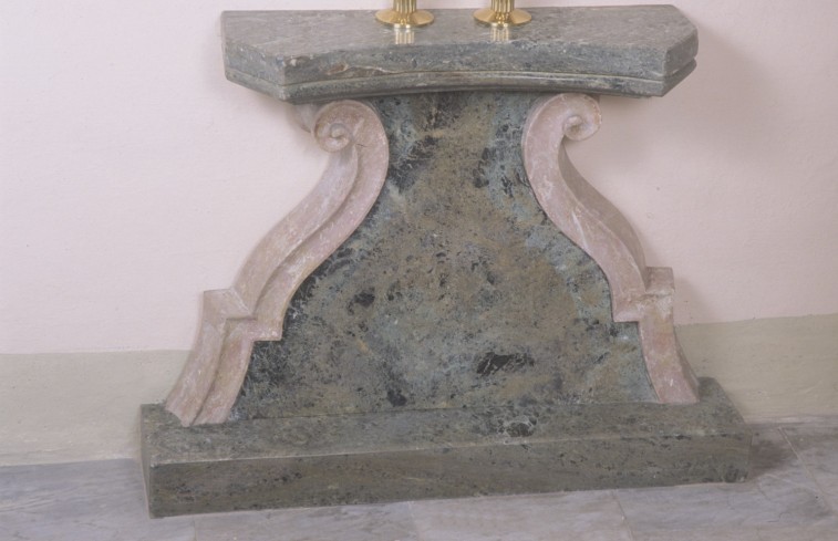 Ambito valsesiano sec. XVIII, Mensola in marmo