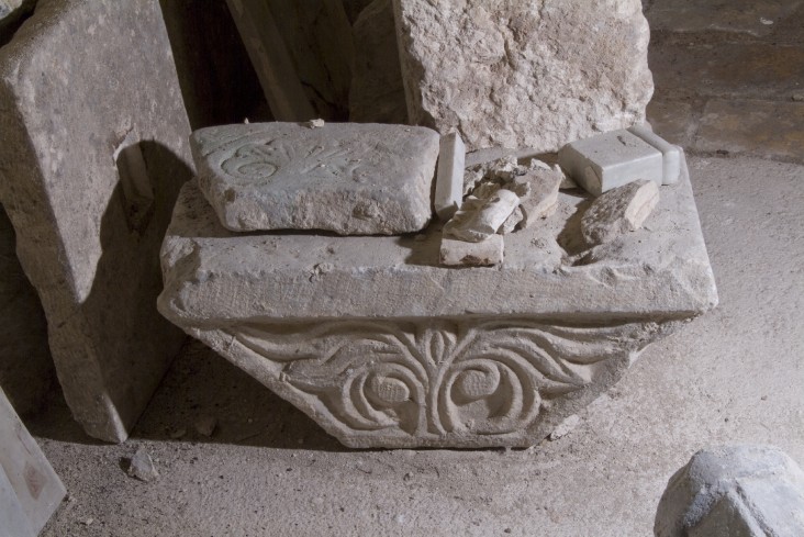 Marmoraio dell'Italia meridionale sec. XI, Capitello a stampella
