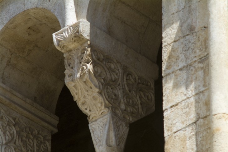 Scultore dell'Italia meridionale sec. XII, Capitello con volute fitomorfe