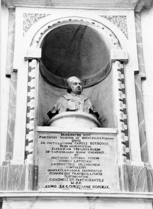 Ambito napoletano (1749), Busto di Papa Benedetto XIV