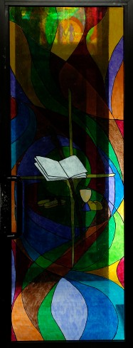 Iervolino Sebastiano (1989), Dipinto su vetro con simboli della Parola di Dio