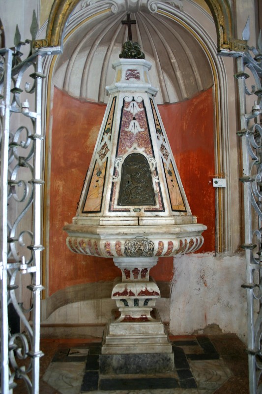 Maestranze napoletane sec. XVIII, Fonte battesimale marmoreo