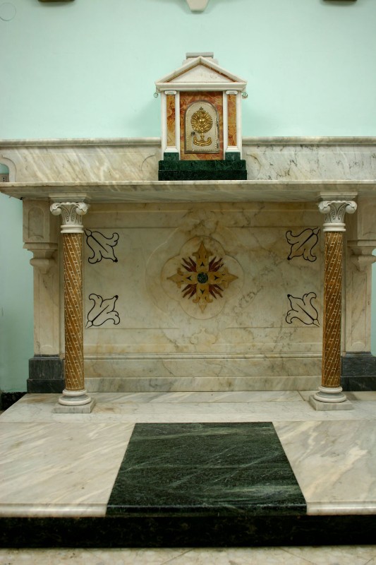 Maestranze Italia merid. sec. XX, Altare marmoreo della cappella dell'episcopio