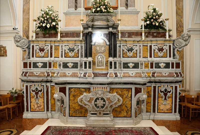 Marmoraio pugliese sec. XVIII, Altare maggiore