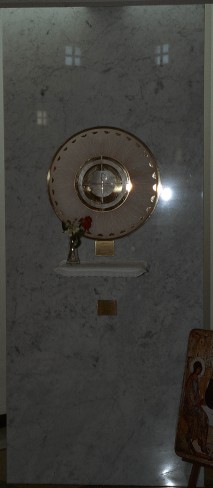 Ambito italiano sec. XX, Lastra marmorea con tabernacolo
