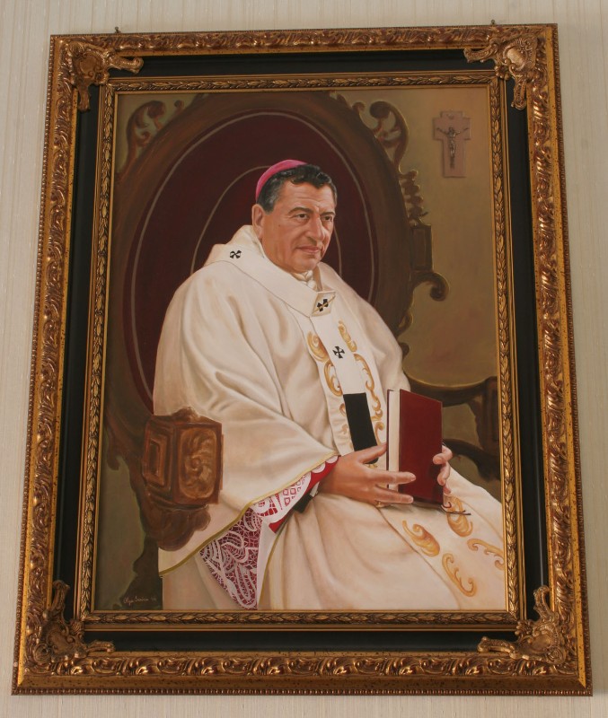 Serina O. (2002), Mons. Ferraro