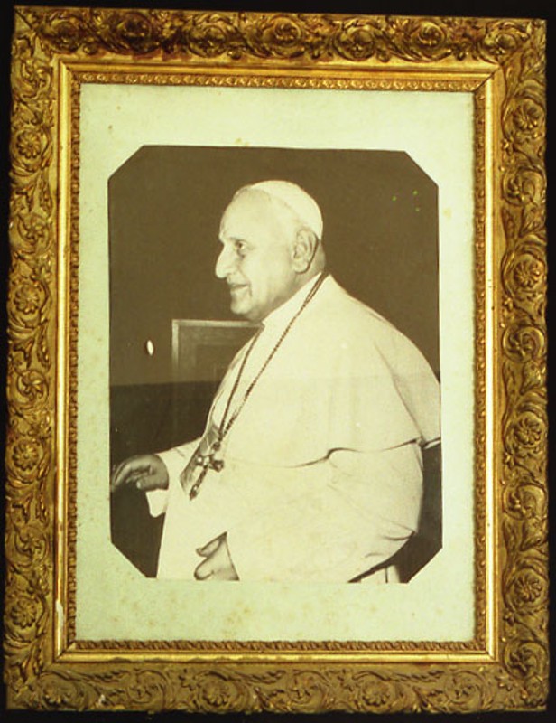 Produzione siciliana sec. XX, Cornice di Giovanni XXIII