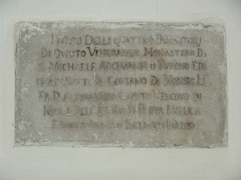 Bott. siciliana (1739), Lapide documentaria del vescovo Caputo