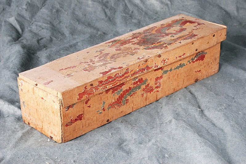 Bottega italiana sec. XVIII, Reliquiario a cassetta in legno e tessuto