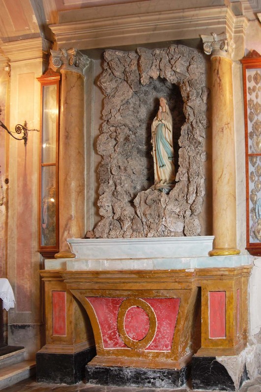 Bott. dell'Italia centr. sec. XX, Altare dedicato alla Madonna di Lourdes