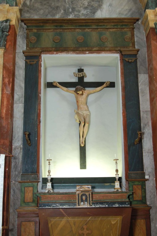 Bott. umbra sec. XIX, Altare laterale in legno dedicato al Crocifisso