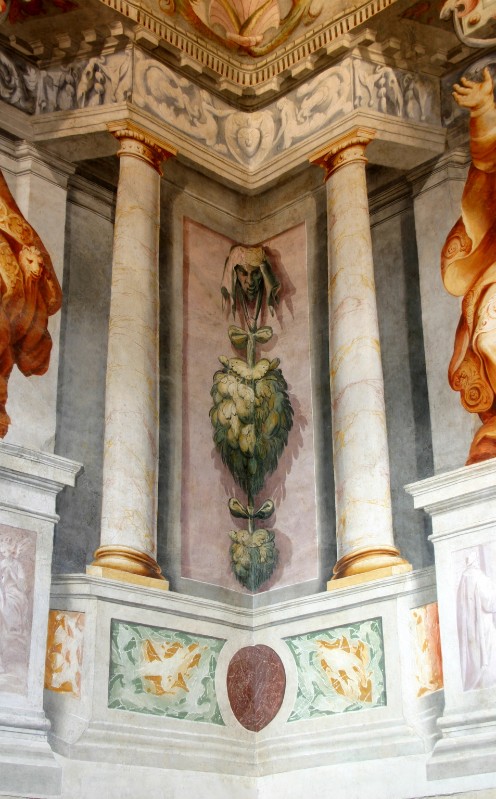 Pandolfi G.A. (1572-1578), Mascherone entro prospetto architettonico dipinto 3/7